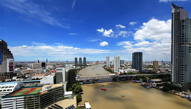 Waterpeil Chao Phraya rivier stijgt sterk